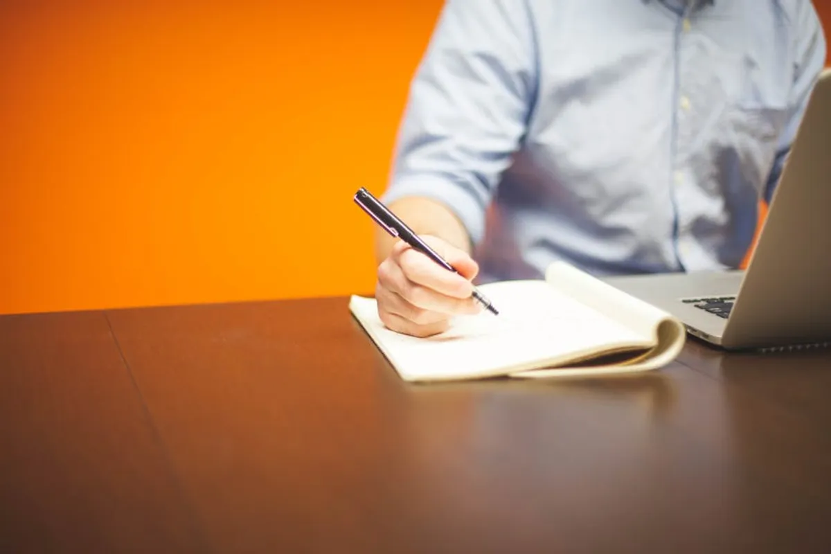 How to Write Helpful Buying Guides